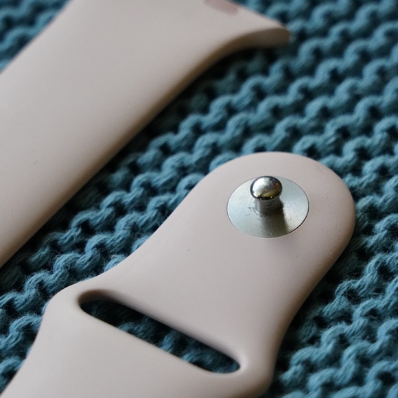 Pink Apple Watch Silicone Sport Band -- 45/44/42mm – M/L, Pristine and Authentic - Picture 1 of 6